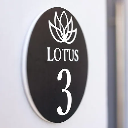 Lotus Luxury Kremastí