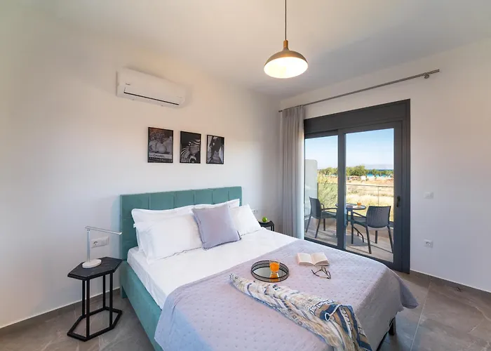 Lotus Luxury アパート クレマスティ