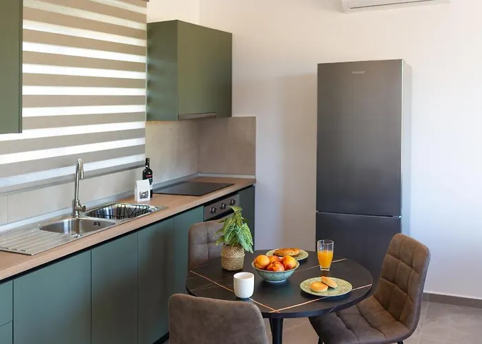 Lotus Luxury شقة Kremastí