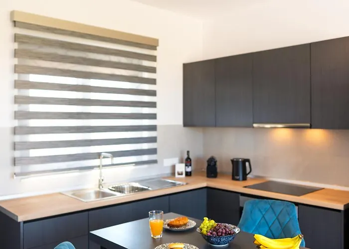 Lotus Luxury アパート