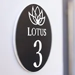 Lotus Luxury Kremastí